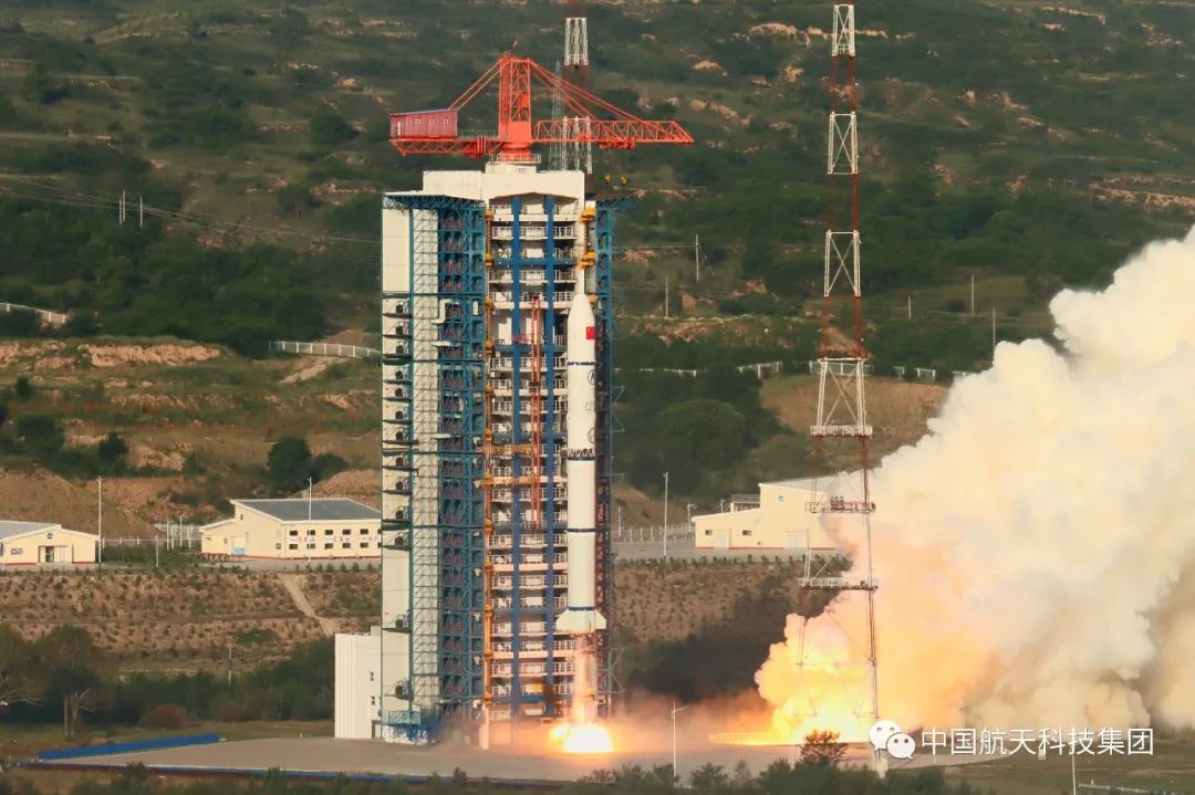 长二丙点火升空（邓雨楠 摄）.png